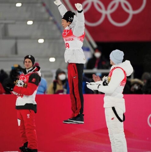 北京オリンピックで金メダルを獲得した小林陵侑選手