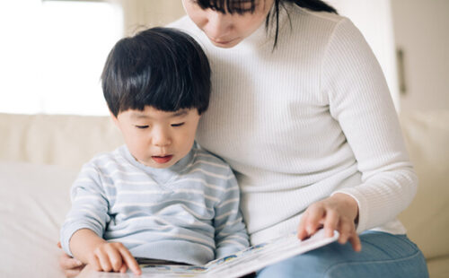 久保建英　両親　教育方針　絵本の読み聞かせと質問　自ら考える姿勢　